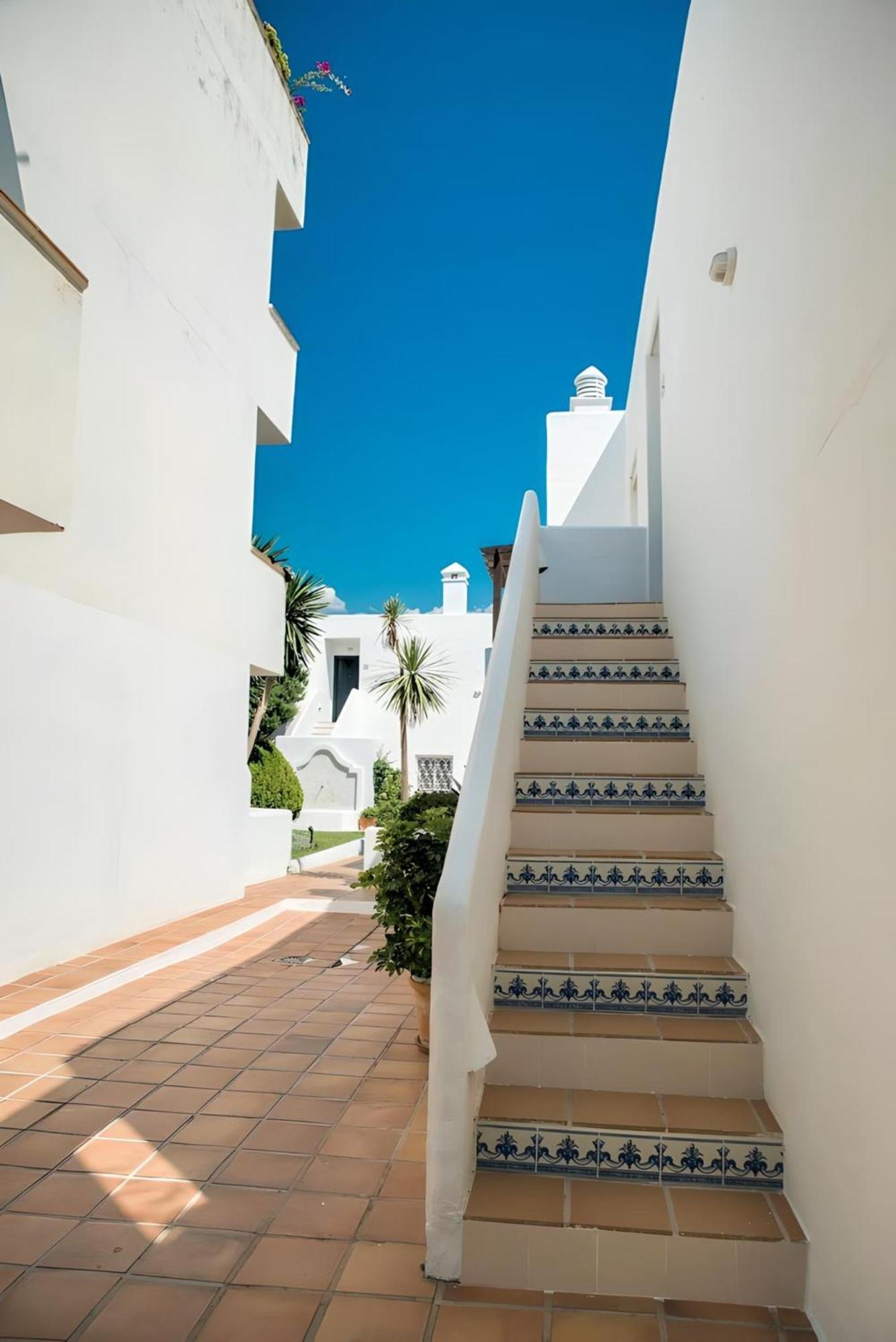 Gorgeous 2Br Apt. W/ Mountain View Puerto Banus Marbella Ngoại thất bức ảnh