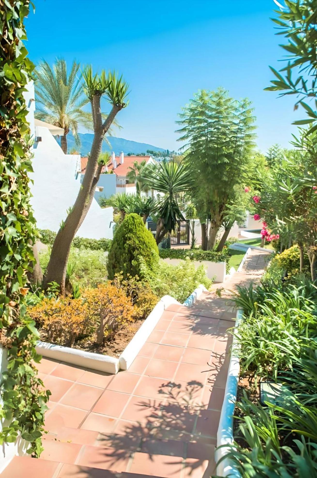 Gorgeous 2Br Apt. W/ Mountain View Puerto Banus Marbella Ngoại thất bức ảnh